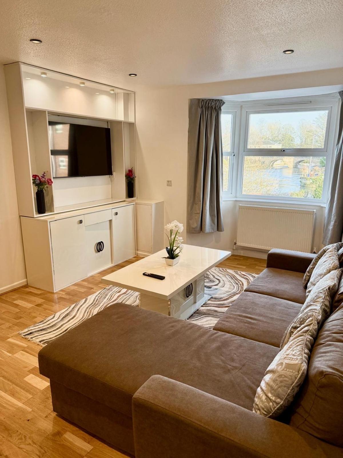 Apartament Centre Modern 2-bed Flat *